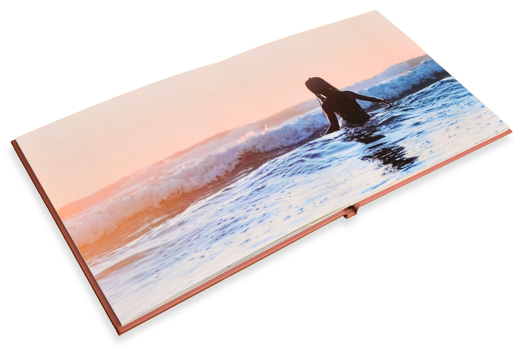 Layflat photo book with optimal viewing experience.