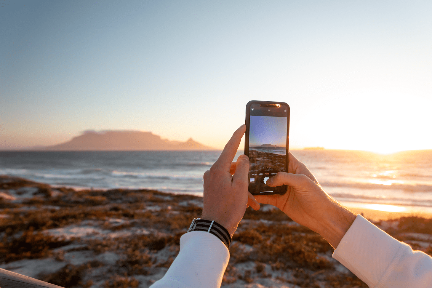 You don't need an amazing camera to take stunning beach photos, learn how to use your phone camera with these quick tips